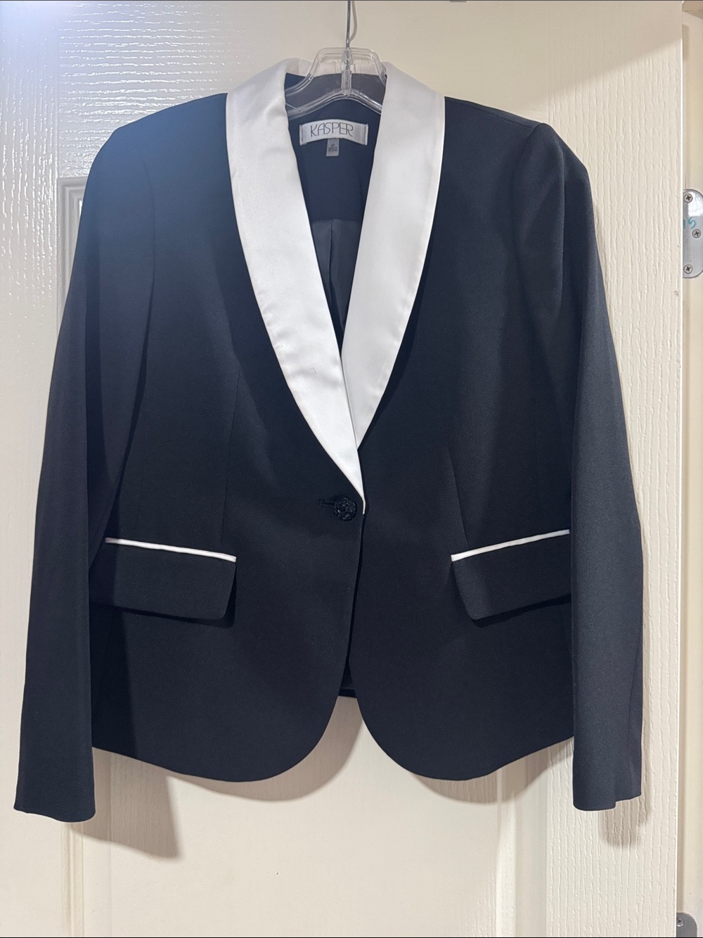 Kasper Black Blazer with White Satin Shawl Collar and Piped Pockets💥